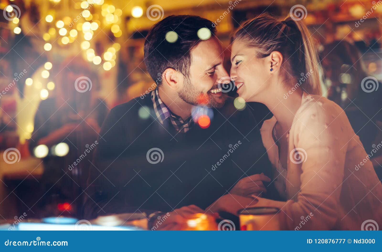 Alonadate: A Modern Method to Online Dating